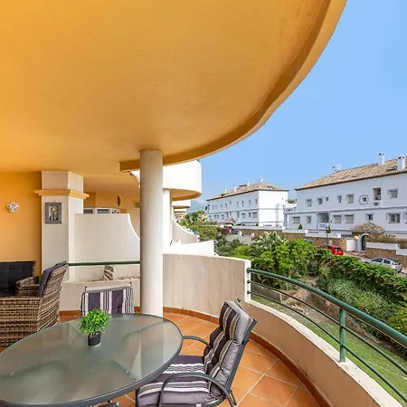 Apartment Recently Refurbished 2br Flat Pool In Puerto Banus